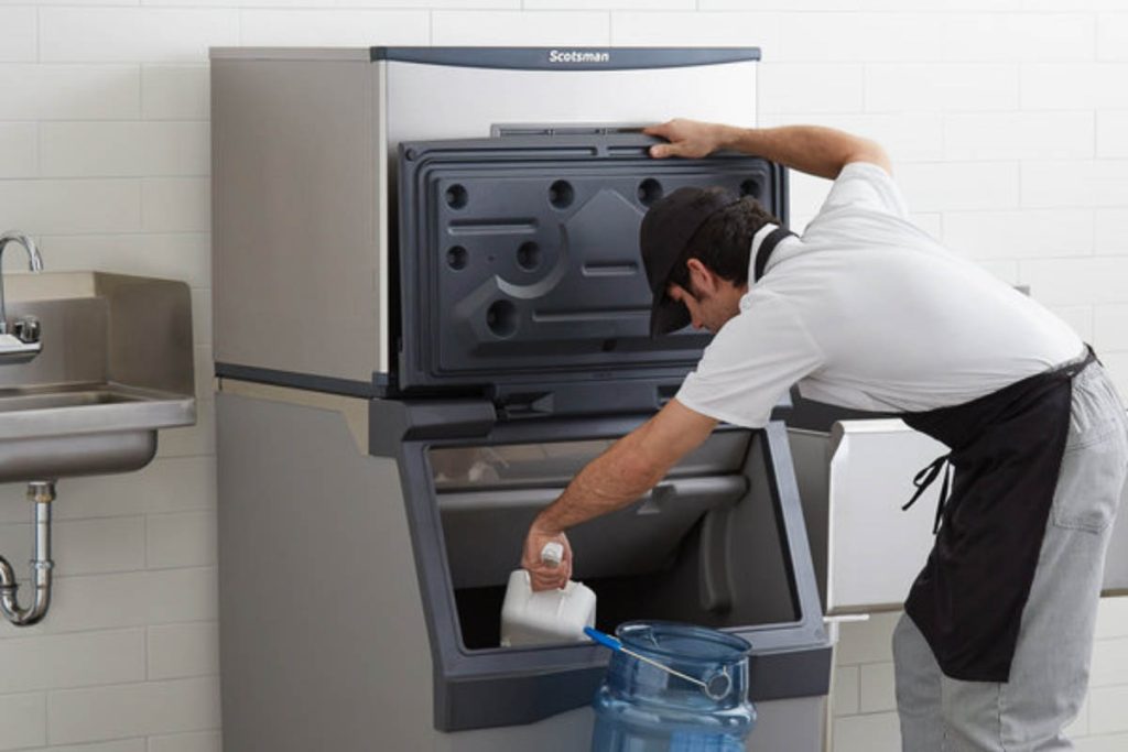641f5fc19a708b97e4954b44 different types of ice machine images 1
